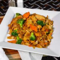 Drunken Noodle Chicken · Flat rice noodle, chicken, Thai chili paste, egg, mushroom, broccoli, carrot, green bean, on...