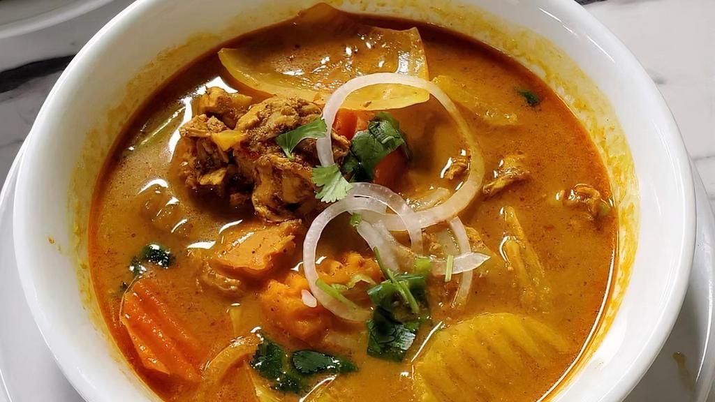 Curry Chicken · Yellow curry topped with chicken, carrot, potato, sweet potato, cilantro, onion and your choice of side dish: steamed rice, rice vermicelli noodle or crunchy banh mi.