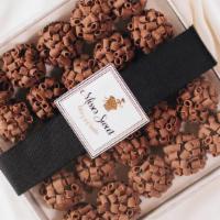 Brigadeiro Truffle Gift Box 25 Units · Gift box with 25 units of brigadeiro truffles. The flavors can be varied. Flavors include co...