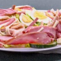 Large Chef · romaine lettuce ,roma tomatoes,cucumber
topped with smoked turkey, turkey ham, American whit...