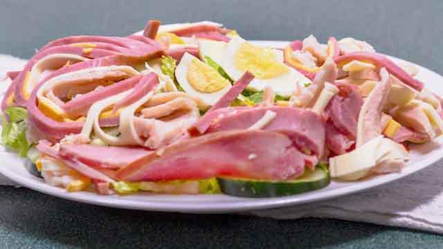 Large Chef · romaine lettuce ,roma tomatoes,cucumber
topped with smoked turkey, turkey ham, American white and yellow cheese and fresh boiled egg.