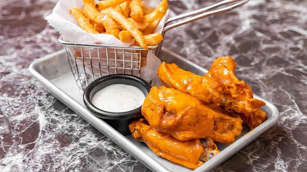 5 Chicken Wings · Five chicken wings served with fries
