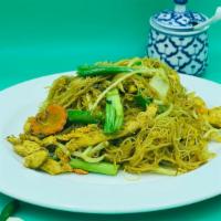Singapore Noodle · Rice thing noodle, egg, onion, bell pepper, carrot, bean sprout, scallion and curry powder