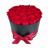 Red Roses | Black Round M Box · This handcrafted, round display box contains 20-22 stems of Queen of Roses™ flowers, harvest...