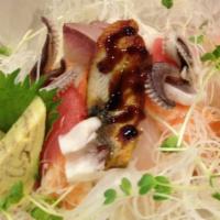 Chirashi Don (Assorted Fish) · Chef's choice of assorted sashimi slices over sushi rice.