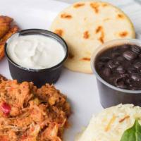 Pabellón Criollo /  Venezuelan Typical Dish · Carne mechada, arroz, frijoles negros, tajadas y arepas. / Larded meat, rice, black beans, s...