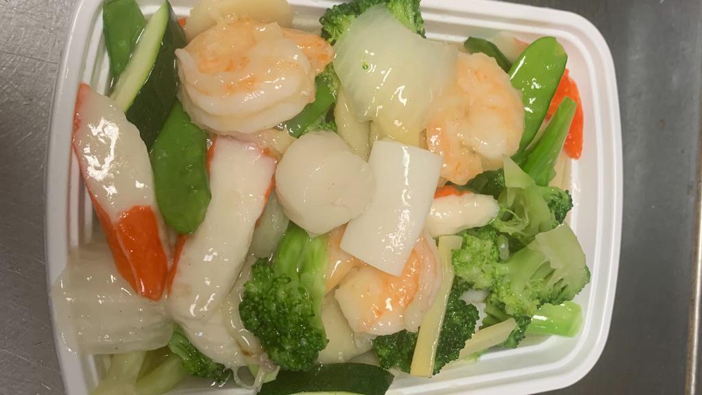 Seafood Delight · Combination of seafood then include shrimp, scallop, crabmeat, squid with vegetables in a savory white sauce.