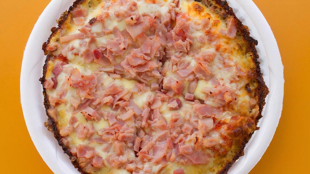 Pizza De Jamon (Ham Pizza) · La pizza estilo Cubana es caracteristica por Su mezcla de tres tipos de quesos,por Su grosor y por Su borde o corona de queso.Su tamaño es personal de nine