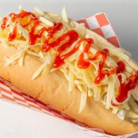 Perro Caliente / Hot Dog · Repollo, papa rallada, salchicha y salsa. / Cabbage, grated potato, sausage and sauce.
