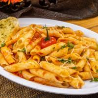 Neapolitan Pasta · Pasta with Neapolitan sauce and cheese with garlic bread