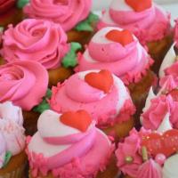 Cupcake Single · Assorted cupcakes vanilla, chocolate and red velvet