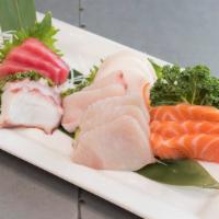 House Sashimi Combination · Nine pieces (three salmon, three tuna, and tree white fish).