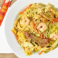 Singapore Rice Noodle (Curry Flavor) · Hot and Spicy.