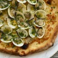Pizza Vongole · Pizza Bianca, Little neck baby clams, Garlic, Olive Oil