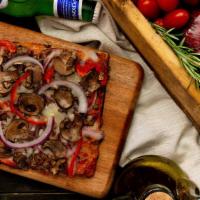 Farmer'S Choice - Slices Pizza · Tomato sauce, mozzarella, red peppers, red onions, baby portobello mushrooms, kalamata olives.