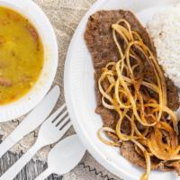 Chuletas De Cerdo Ahumada · Arroz, Potaje del dia y Maduros o Tostones