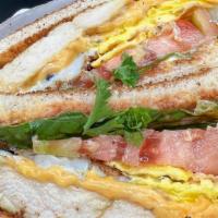 Sandwich Pollo Jamon Y Queso · 