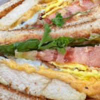 Sandwich Pollo Huevo Y Queso · 