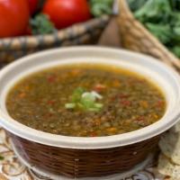 Full Protein Lentil Soup · Tasty homemade lentil soup.
Sabrosa sopa de lentejas casera.