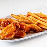 Chicken Wings With Fries · 