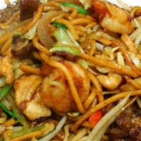 House Special Lo Mein 本楼捞面 · 