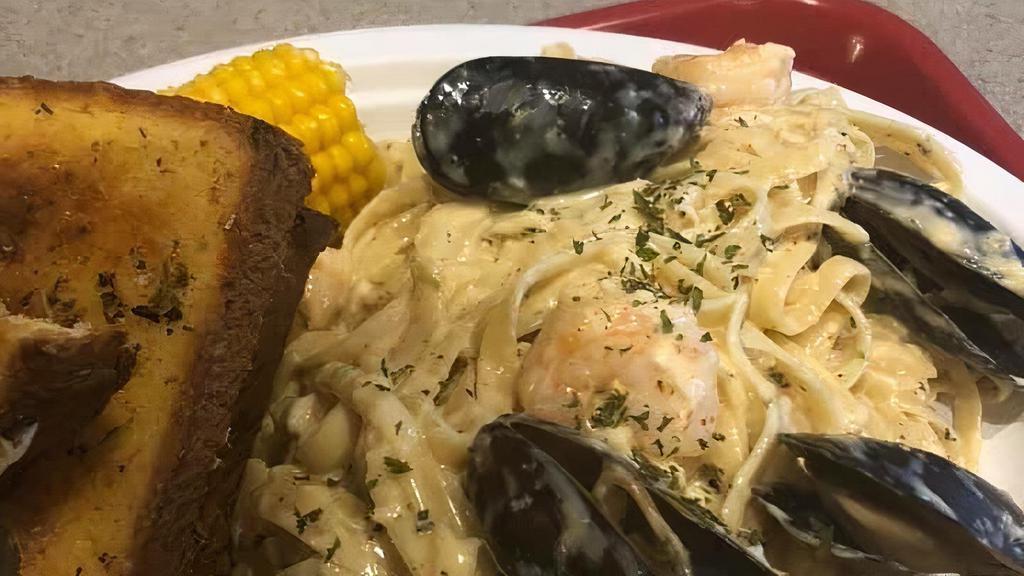 Seafood Alfredo · Seafood over a bed Linguine seasoned with Foxy’s Italian Seasoning and tossed in a Creamy Alfredo Sauce. Served with a Tossed Salad, Corn on the Cob and Garlic Bread.