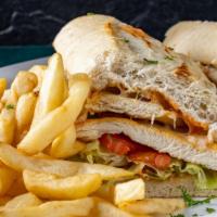 Sandwich De Pollo · Viene con Papas Fritas