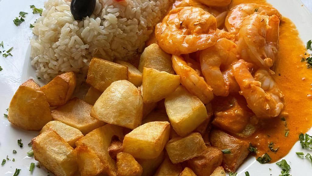 Camarao À Creme · Shrimp, Rice, fried Potatoes, Creamy Garlic Sauce