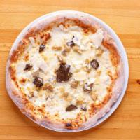 Tartueta · Fresh mozzarella, porcini mushroom, truffle
carpaccio, shaved Parmesan, truffle oil.
