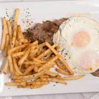 Bistec A Caballo / Steak And Egg · Con 2 huevos, papitas, tostada y café con leche, o con pollo por un costo adicional. / With ...