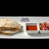 Pollo Quesadilla · Salsas, Pico de Gallo