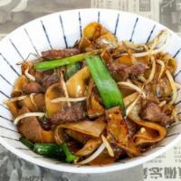 Beef Haw Fun · Savory wide rice noodles, sliced steak, green onions, bean sprouts, onions, and soy sauce