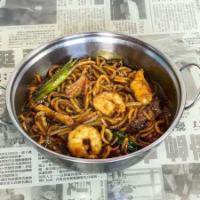 Hokkien Mee · Egg noodles mixed with shrimp, sliced chicken, and char siu, wok-seared with spring onions, ...