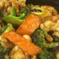 Chicken Broccoli (Lunch) · Served with fried rice or white rice,  egg roll, crab rangoon, and soup .