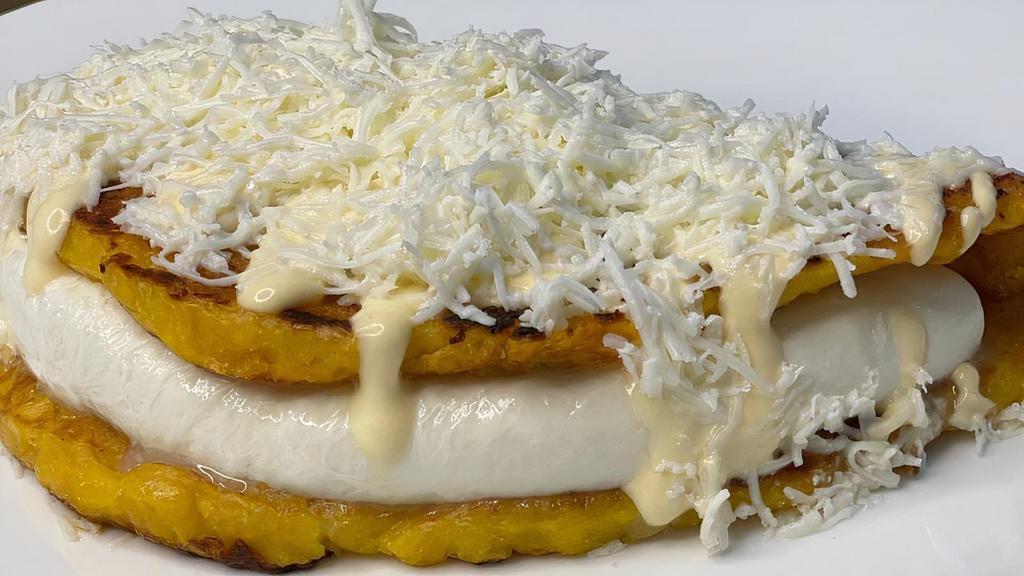 Cachapa Con Queso / Cachapa With Cheese · 