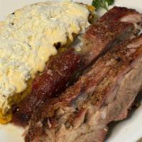 Cachapa Con Queso Y Costillas De Cerdo / Cachapa With Cheese And Pork Ribs · 