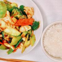 Hunan Chicken Lunch · Spicy. Sliced chicken breast, broccoli, mushroom, baby corn, water chestnut, onion, green pe...