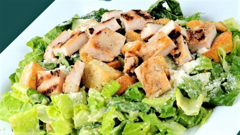 Ensalada Caesar · Caesar Salad.
