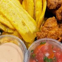 Fried Chicken With Plantain Chips/Pollo Frito Con Chips De Platano · Fried chicken with plantain chips/Pollo frito con chips de platano