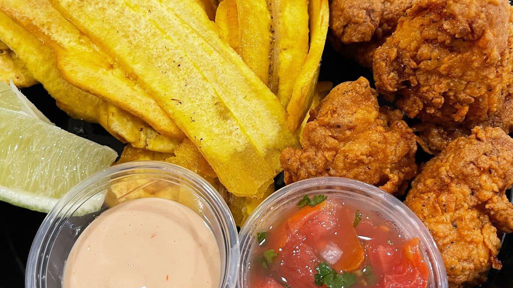 Fried Chicken With Plantain Chips/Pollo Frito Con Chips De Platano · Fried chicken with plantain chips/Pollo frito con chips de platano