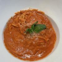 Mozzarella Filante · Tomato sauce, mozzarella, basil.