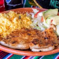 Pechuga A La Plancha///Grilled Chicken · Grilled chicken breast served with rice, beans, salad, and 4 corn tortillas