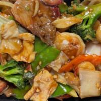 Four Seasons / 炒四季 · A combination of jumbo shrimp, white meat chicken roast pork & beef tenderloin sauteed with ...