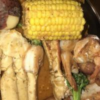 D5 · 1 lb snow crab leg, shrimp, sausage, corn, potato.