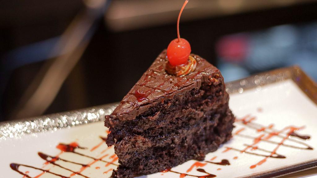 Torta De Chocolate Inka · Smoothed chocolate cake stuffed with dulce de leche and topped with chocolate fudge.