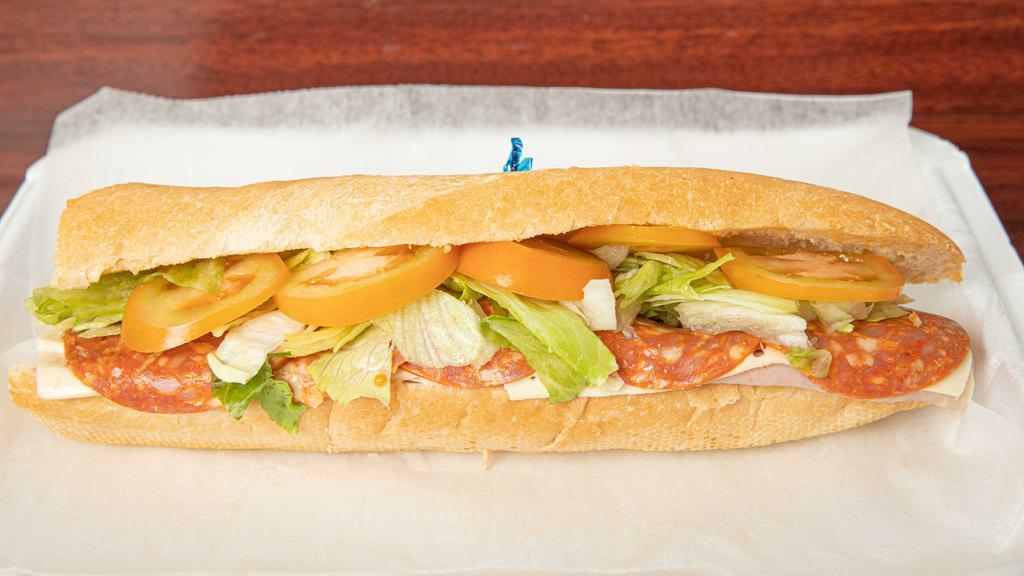 Sandwich De Cantimpalo, Jamón Y Queso Suizo · Cantimpalo, Ham and Swiss Cheese Sandwich