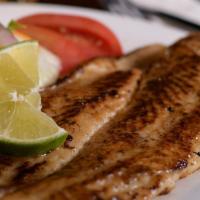 Grilled Fish Fillet · filete de pescado a la plancha