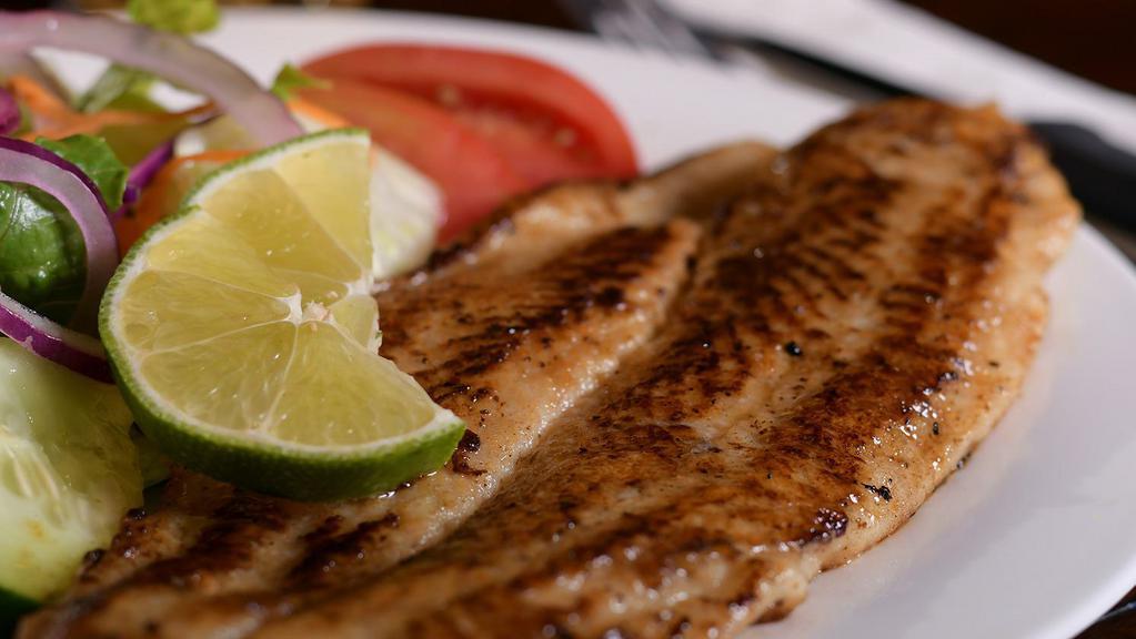 Grilled Fish Fillet · filete de pescado a la plancha