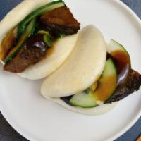 Bao Bun Beef · Steamed bao buns with roast beef, scallions and cucumber, with our special sauce. 2 units.