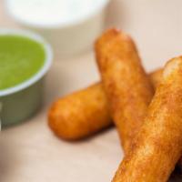 Yuca Frita/ Fried Yuca · 4 unidades